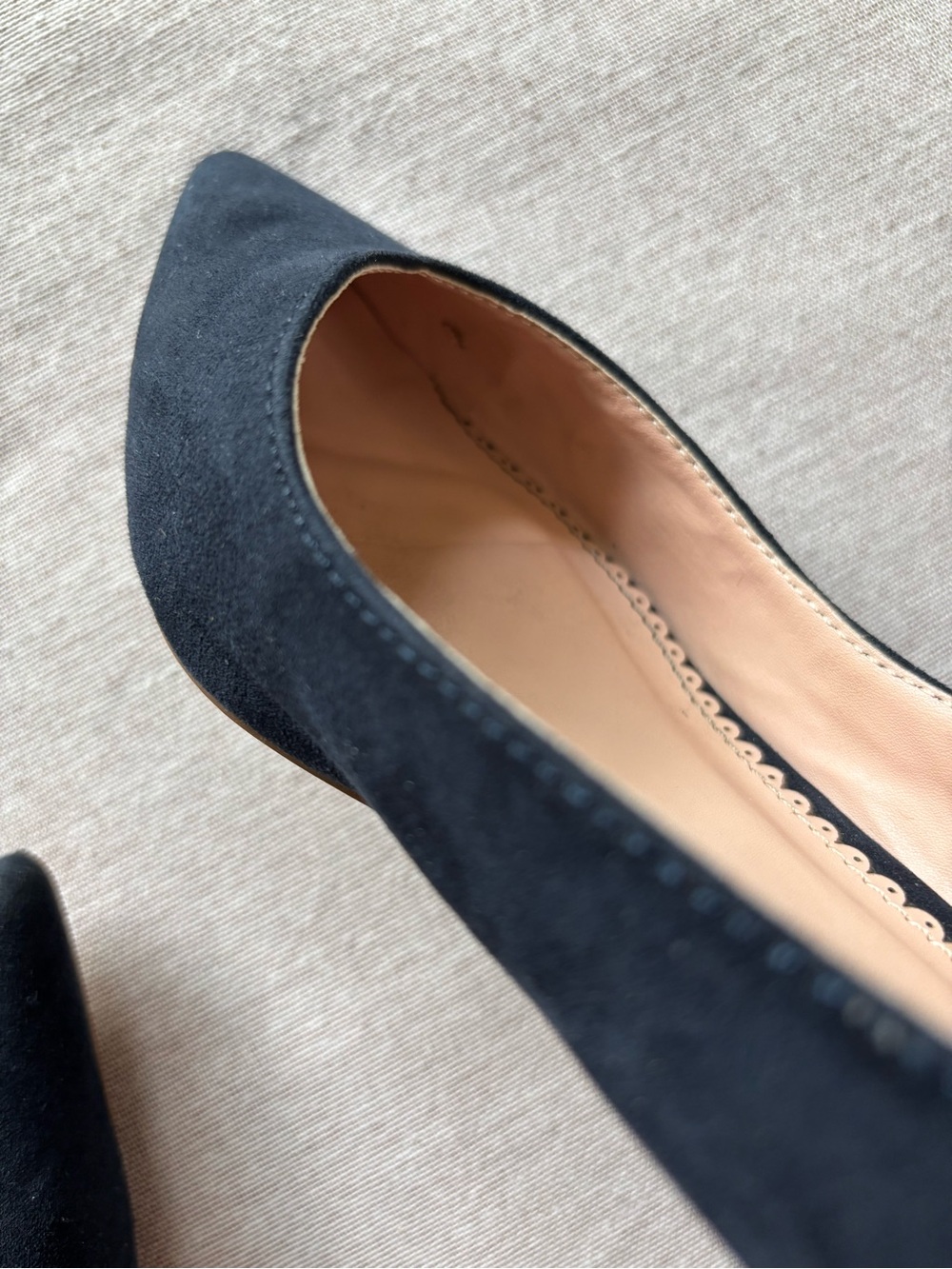 Journee Collection navy Goldie retro kitten heel pumps size 6 - Picture 12 of 14
